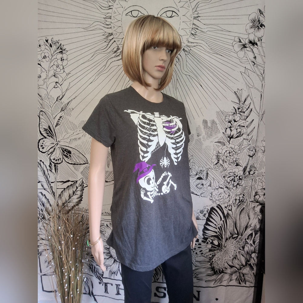 Like New Crazy Dog T-Shirts Maternity Tee in Gray Size Large X-Ray Skeleton Baby